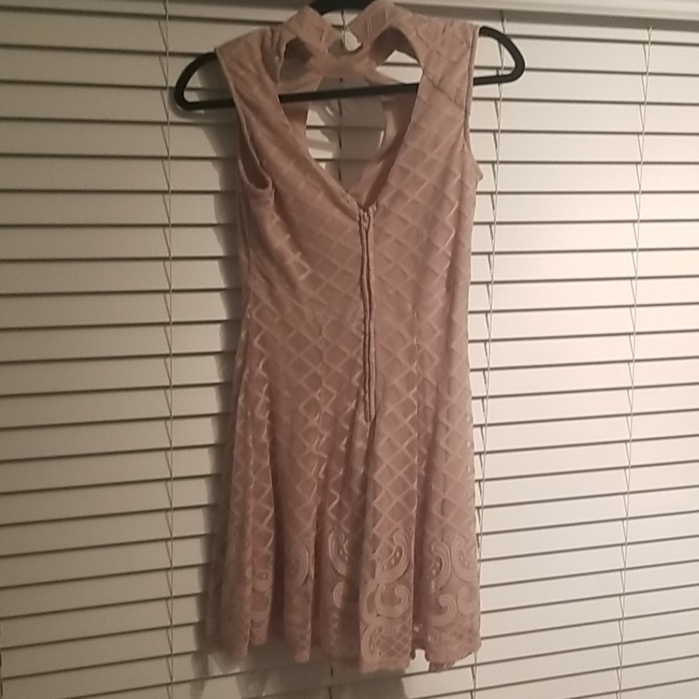 Pink dress - Picture 3 of 4